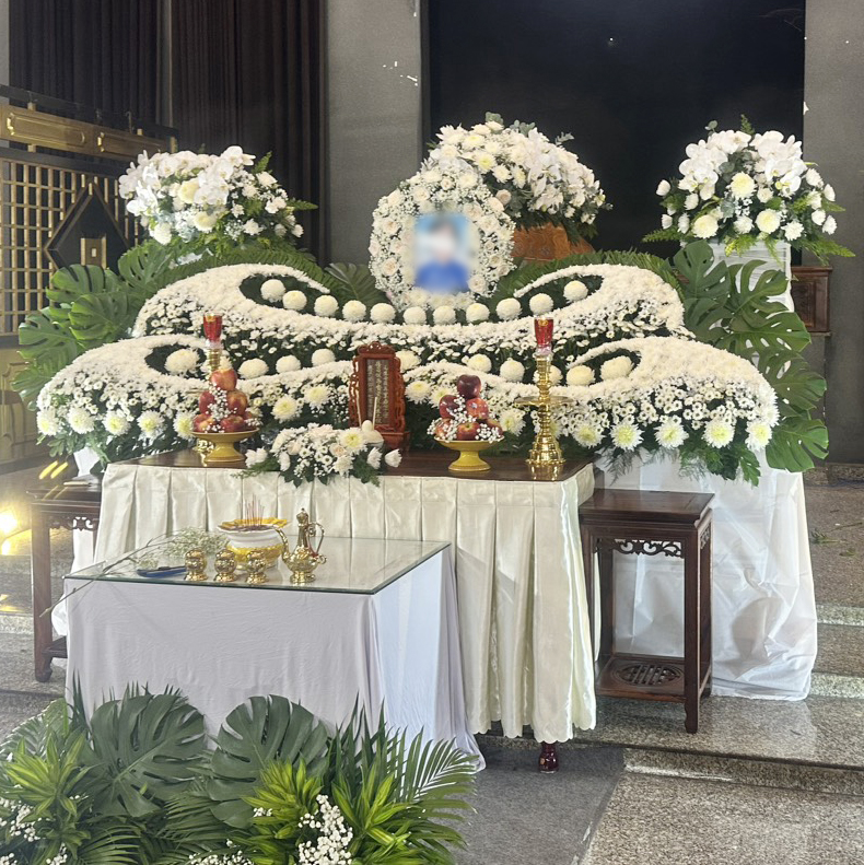 trang trí hoa tang lễ cho dịch vụ mai táng trọn gói và tang lễ trọn gói